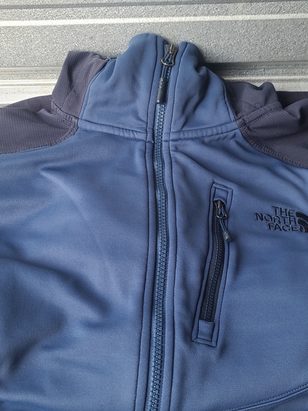 The North Face Men's Medium Blue Softshell Hooded Jacket